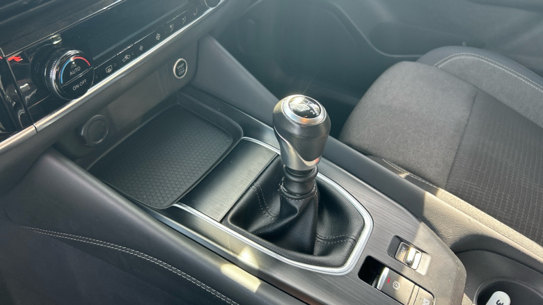 Nissan Qashqai 1.3 DiG-T MH N-Connecta 5dr Petrol Hatchback